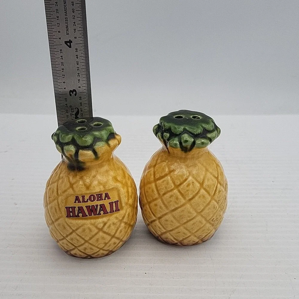 Vintage Aloha Hawaii Pineapple Salt & Pepper Shakers 2 3/4